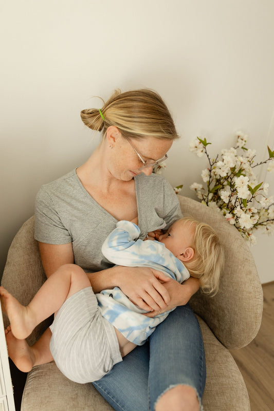 Feeding with Confidence: How Thoughtful Breastfeeding Clothing Can Help Support New Mums