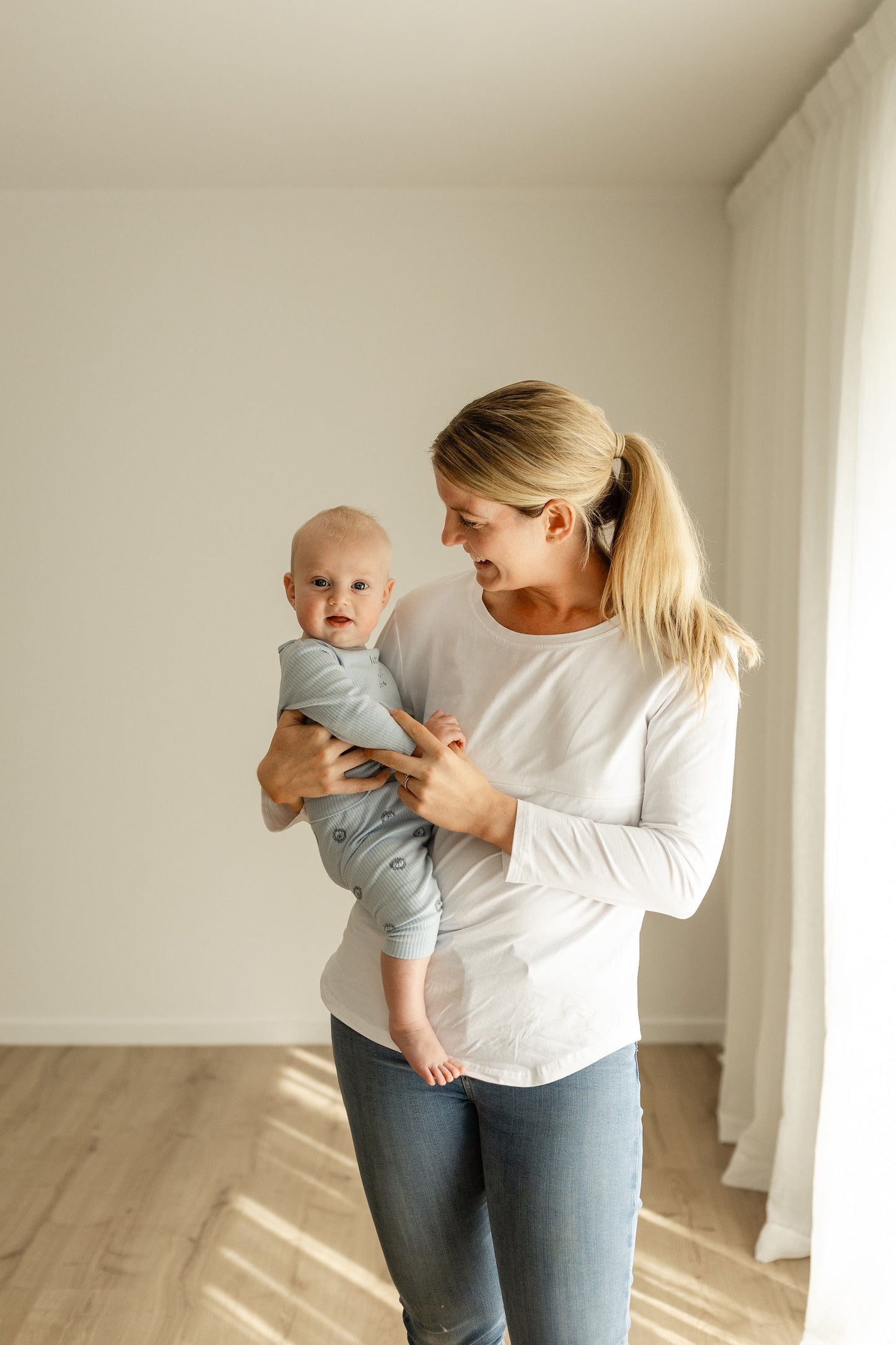 Breastfeeding Front Zip Long Sleeve Top White